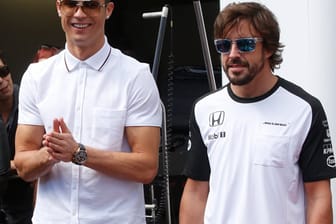 Nirgendwo besuchen so viele Prominente die Formel 1 wie in Monaco. Weltfußballer Cristiano Ronaldo (li.) schaut Fernando Alonso und McLaren vorbei.