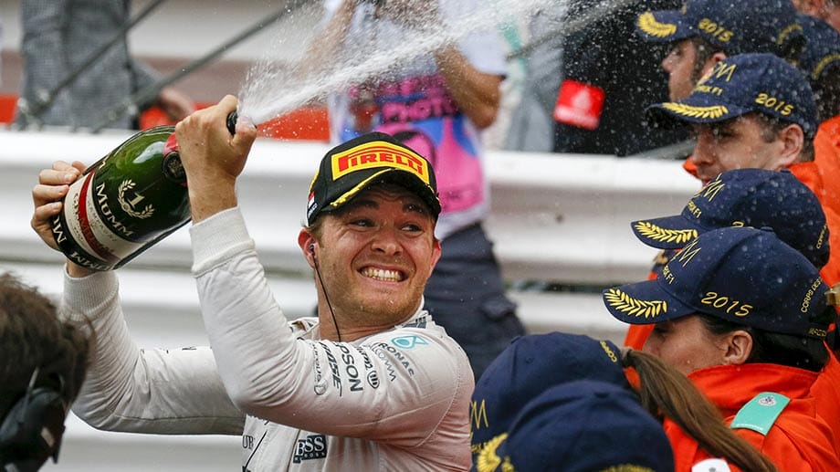 Nico Rosberg feiert sein unverhofftes Glück.
