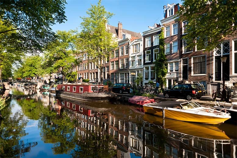 Ein architektonisches Meisterwerk: Trotz neuer Technologie und dem Einsatz anderer Materialien steht Amsterdam auch heute noch auf rund fünf Millionen Holzpfählen.