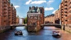 Hamburg ist europaweit die Stadt mit den meisten Brücken - es sind rund 2500 an der Zahl. In diesem Punkt hat sogar das für seine Wasserläufe bekannte Venedig keine Chance gegen die deutsche Hansestadt im hohen Norden.