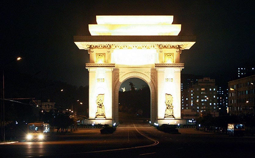 Auch dieser Triumphbogen steht in Pjöngjang.