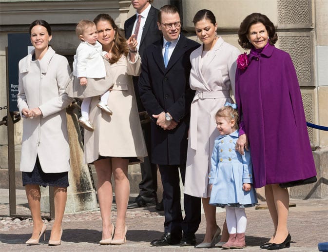 In die Familie ist Sofia (links, daneben: Prinzessin Madeleine mit Leonore, Prinz Daniel, Kronprinzessin Victoria, Estelle, Königin Silvia) jedenfalls schon gut integriert.