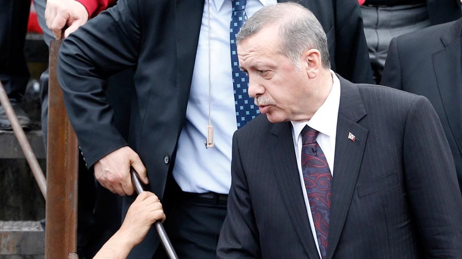 Abtreibungsverbot, Alkoholverbote und Koranschulen: Unter Erdogan ist die Türkei deutlich konservativer geworden. Die Gesellschaft ist tief gespalten. Abtreibungsverbot, Alkoholverbote und Koranschulen: Unter Erdogan ist die Türkei deutlich konservativer geworden. Die Gesellschaft ist tief gespalten.