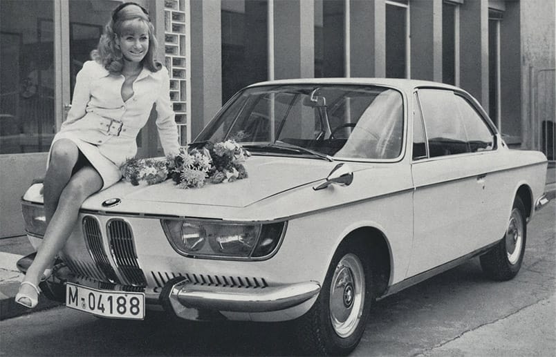Die Miss Germany 1968 gewinnt einen BMW 2000 CS.