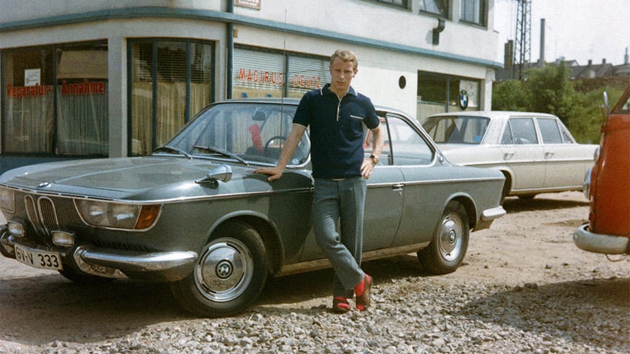Zu den Bewunderern und Käufern des aus Kapazitätsgründen beim Karossier Karmann gebauten Zweitürers zählten zahlreiche Prominente aus Politik, Showgeschäft und Sport. Fußballer Berti Vogts legte sich 1969 einen BMW 2000 CS zu.