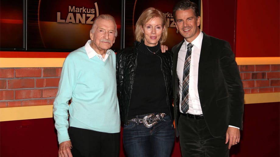 James Last mit seiner Ehefrau Christine Grundner und Markus Lanz in dessen Talkshow im November 2014.