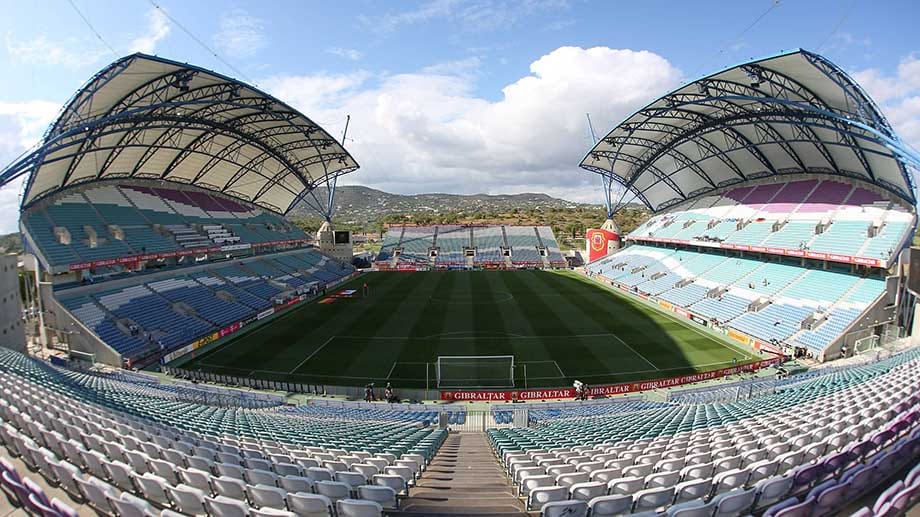 Die Nationalmannschaft trifft im EM-Qualifikationsspiel auf Gibraltar. Weil die UEFA kein Stadion in Gibraltar für geeignet erachtet, spielen die Teams im portugiesischen Faro. Bundestrainer Joachim Löw hat die klare Marschroute vorgegeben: "Wir müssen das schaffen und wir werden das schaffen."