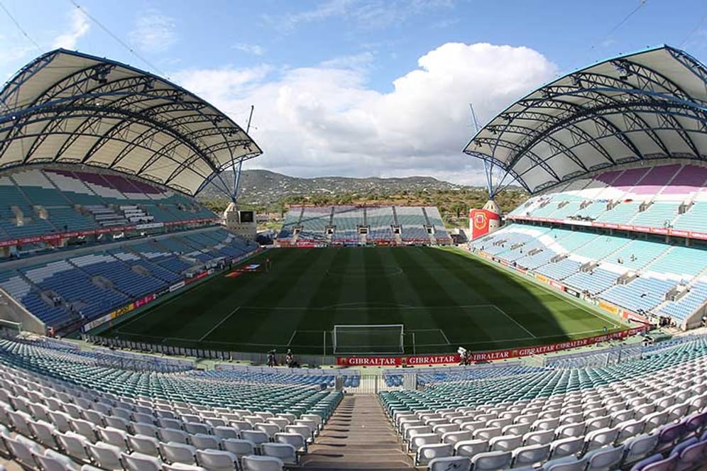 Die Nationalmannschaft trifft im EM-Qualifikationsspiel auf Gibraltar. Weil die UEFA kein Stadion in Gibraltar für geeignet erachtet, spielen die Teams im portugiesischen Faro. Bundestrainer Joachim Löw hat die klare Marschroute vorgegeben: "Wir müssen das schaffen und wir werden das schaffen."