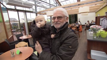 Günter aus Bonn ist mit 79 Jahren noch einmal Vater geworden. Die kleine Pauline ist sein größtes Glück.