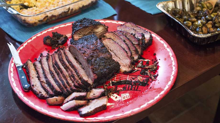 Beef Briskets (eine bei Niedrigtemperatur gegarte Rinderbrust) sind ein typisch texanisches Gericht.