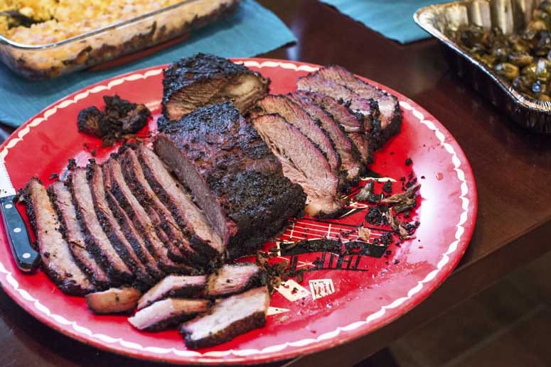 Beef Briskets (eine bei Niedrigtemperatur gegarte Rinderbrust) sind ein typisch texanisches Gericht.