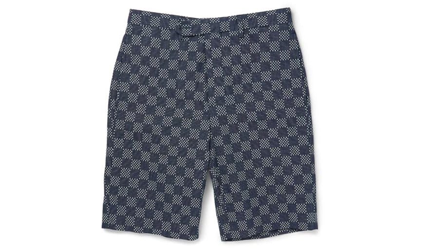 Trendiges Blau und feine Muster - mit diesen aufwändig bestickten Shorts von Officine Generale (für 225 Euro bei MrPorter) punkten Sie bei den Ladys.