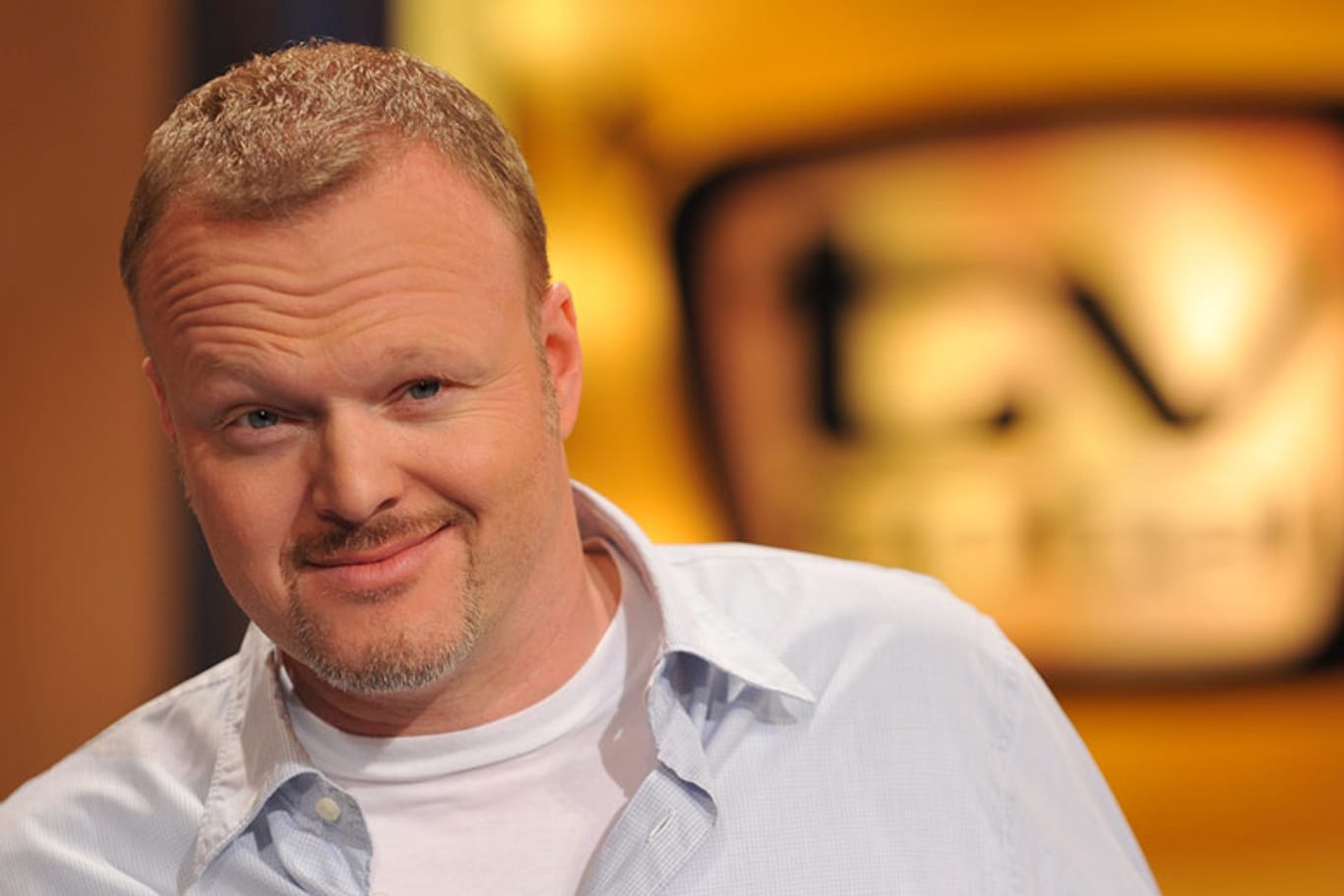 Diese Nachricht schlug ein wie eine Bombe: Am 17. Juni 2015 verkündete Stefan Raab per Pressemitteilung sein TV-Ende. Noch bis Ende 2015 moderiert er seine Shows bei ProSieben, danach ist Schluss.