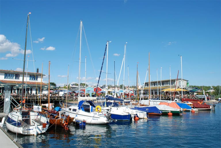Der Cospudener See hat seinen eigenen Yachthafen. Der See ist bei Ausflüglern der Region sehr beliebt.