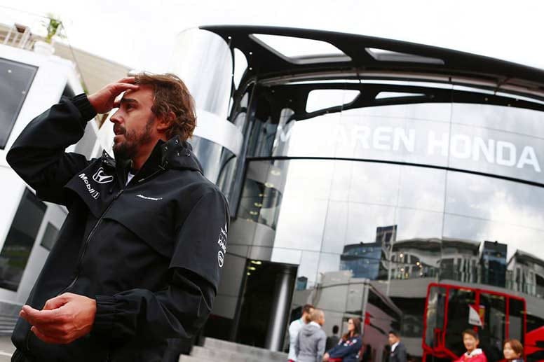 Fernando Alonso erreicht Platz 16. Allerdings wechselte McLaren-Honda zum fünften Mal in diesem Jahr den Motor und auch noch den Turbolader. Das bedeuten 20 Plätze Strafversetzung in der Startaufstellung.