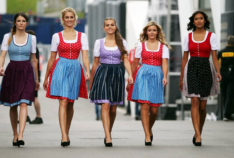 Die Grid Girls im traditionellen österreichischen Look kommen gut an.