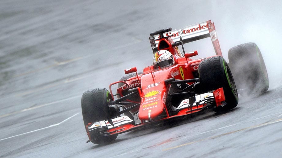 Auf der Strecke ist im dritten Training erneut Sebastian Vettel der Schnellste. Außerdem bestimmt heftiger Regen die Session.