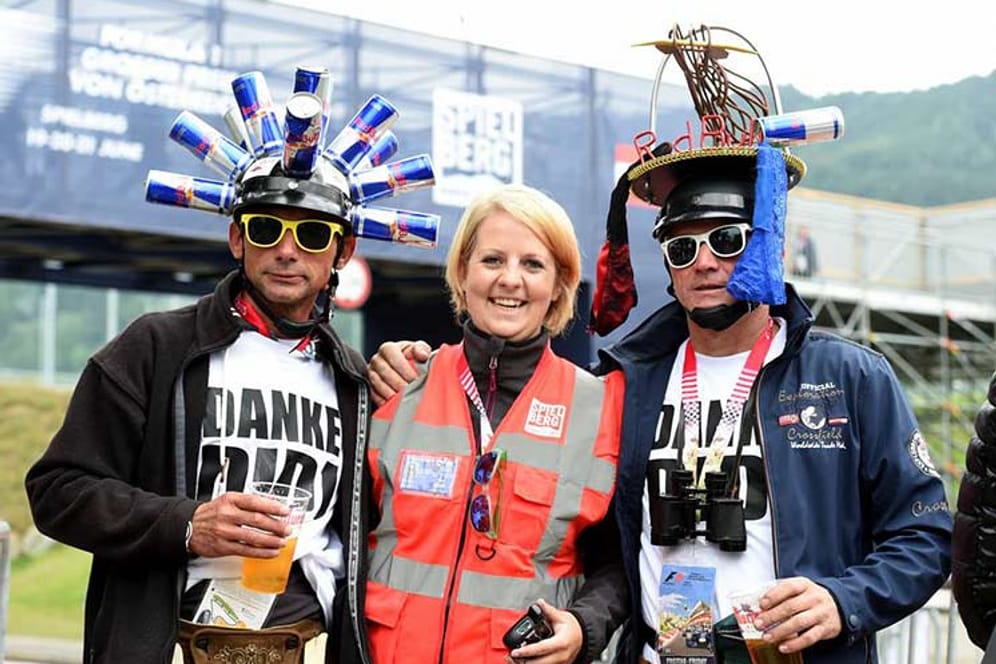 Rennsonntag in Spielberg: Die Fans haben sich in Schale geworfen.