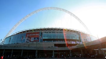 Das Endspiel der Europameisterschaft wird in London (England) ausgetragen. Zusätzlich finden dort auch die beiden Halbfinals statt. Für die letzten drei Spiele des Turniers wird das Wembley-Stadion den würdigen Rahmen bieten.
