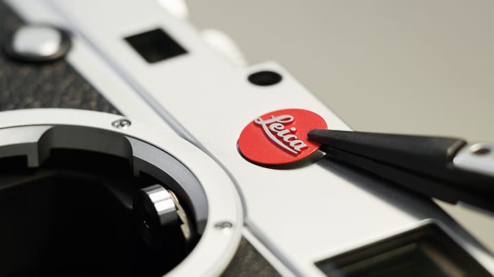Bei Leica wird größtenteils per Hand gearbeitet. Bei Leica wird größtenteils per Hand gearbeitet.