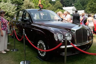 Immer eine Attraktion: Die Bentley State Limousine.