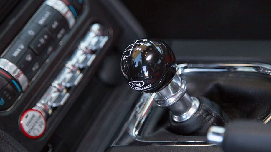 Erstmals gibt es eine manuelle Sechsgang-Schaltung für den Ford Mustang Shelby American Super Snake.