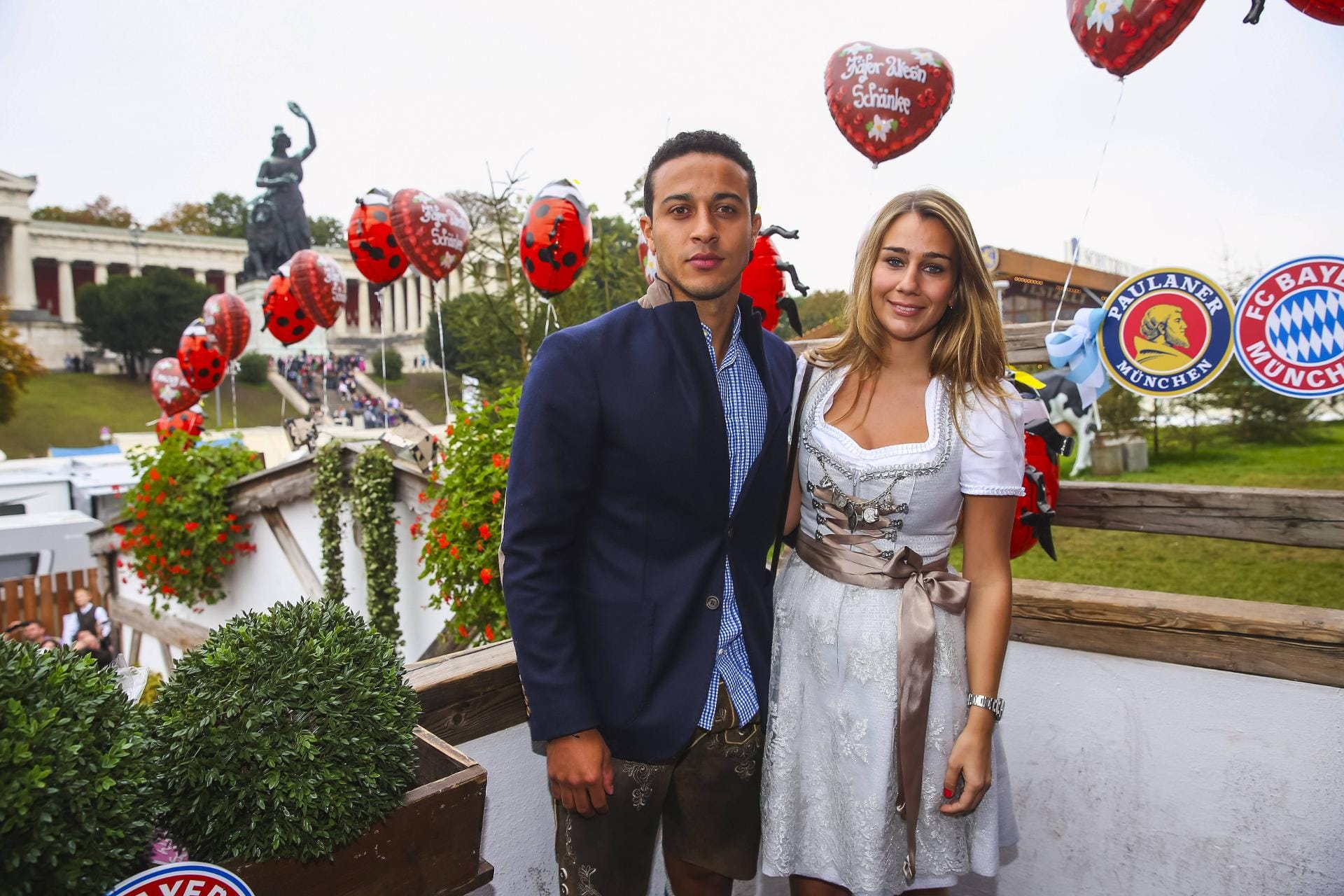 FC-Bayern-Spieler Thiago Alcantara und Julia Vigas haben sich am 27. Juni heimlich in Spanien getraut.
