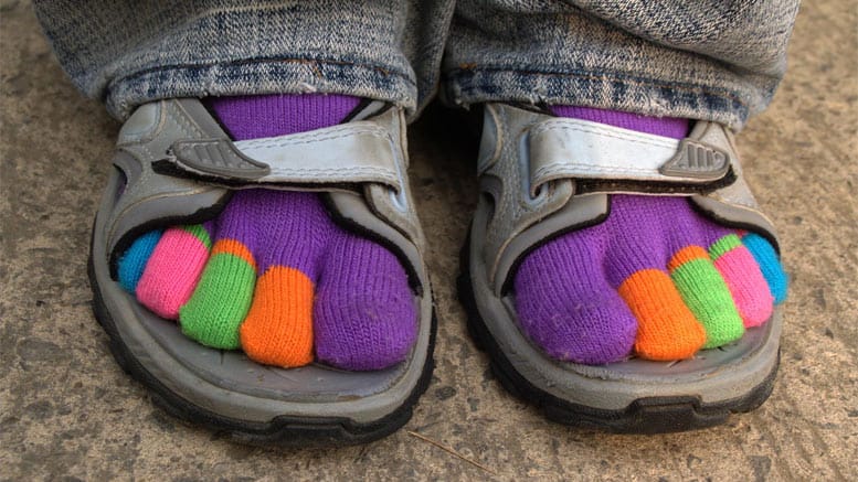 Socken mit Sandalen - eine Kombination zum Abgewöhnen, wenn Sie nicht absolut peinlich herüberkommen wollen.