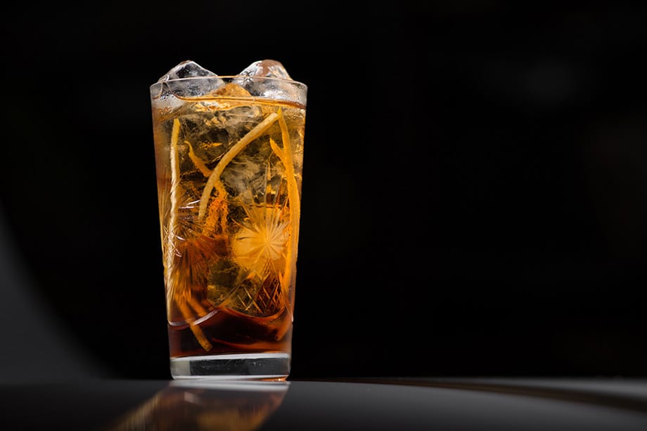 Wermut und Tonic, dieser Drink inspirierte Gründer Sebastian Brack zu Belsazar Vermouth. Wermut und Tonic, dieser Drink inspirierte Gründer Sebastian Brack zu Belsazar Vermouth.