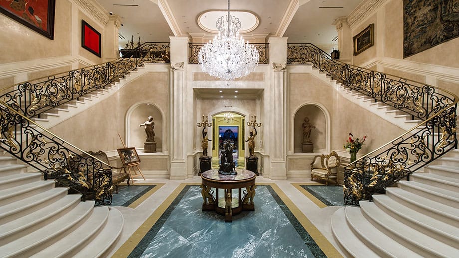 Hereinspaziert: So sieht die Empfangshalle des "Palazzo die Amore" in Beverly Hills aus. Für umgerechnet knapp 180 Millionen Euro gehört das Haus Ihnen.