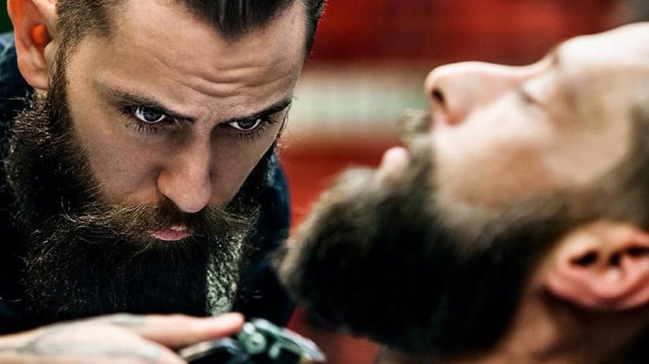 wanted.de hat mit Profi Alex Torreto gesprochen. Sein Barbershop in Frankfurt am Main zählt zu den Top-Adressen, wenn es um stilvolle Rasuren geht. Mit diesen 10 Tipps gelingt Ihnen die Rasur wie beim Experten.