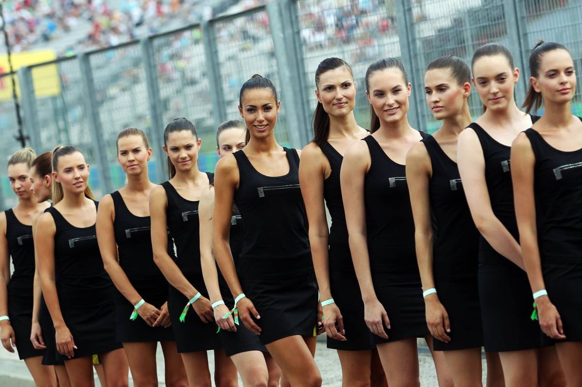Die Damen werfen sich beim Großen Preis von Ungarn ins kleine Schwarze.