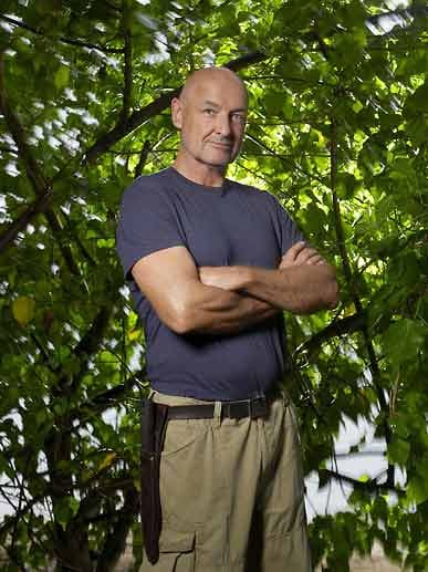 Charakterdarsteller Terry O'Quinn spielte den querschnittsgelähmten Jonathan "John" Locke. Seine Lähmung ist nach dem Absturz auf die Insel wie durch ein Wunder geheilt.
