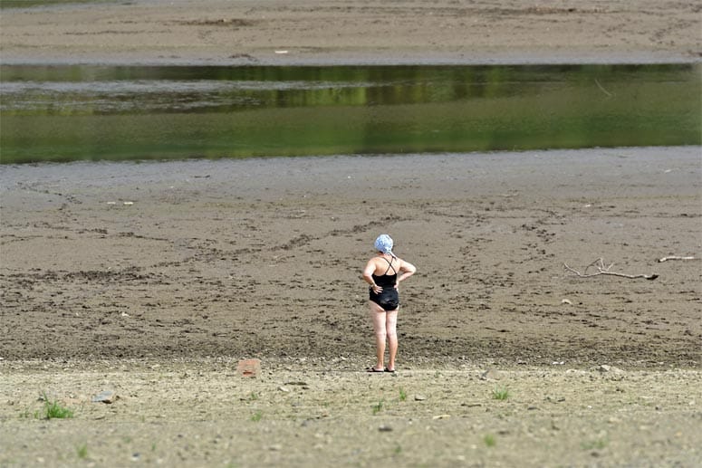 Am 4. August 2015 ist der See schon nur noch halb voll. Grund ist die große Trockenheit.