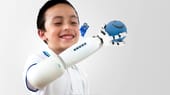 Kinder können die von Torres entwickelte Arm-Prothese fast beliebig mit Bausteinen und Figuren von Lego umgestalten.