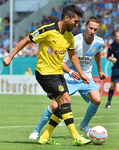 Ilkay Gündogan (li.) und der BVB gehen beim Chemnitzer FC zwar zeitig in Führung, doch das wars dann auch. Dortmund ist zwar überlegen, doch der Drittligist bleibt bei diesem Spielstand mit Kontern gefährlich. Kurz vor Schluss erzielt Henrich Mchitarjan das erlösende 2:0.