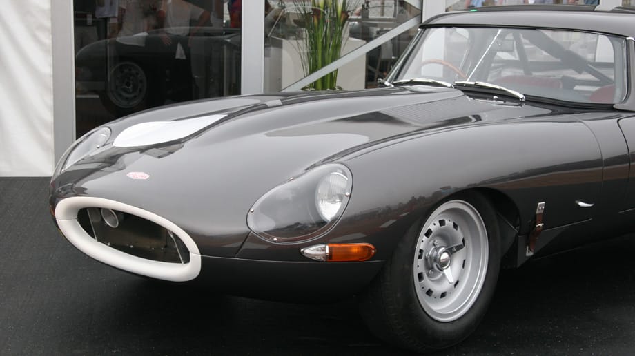 Der E-Type Lightweight wurde als Serie eines "Special GT E-Type" 1963 für den Einsatz im internationalen Motorsport entwickelt.