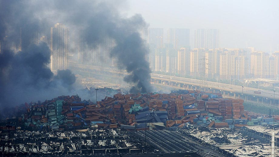 Ein Feuer in einem Hafenlager mit Chemikalien war wohl der Auslöser für die schweren Explosionen.