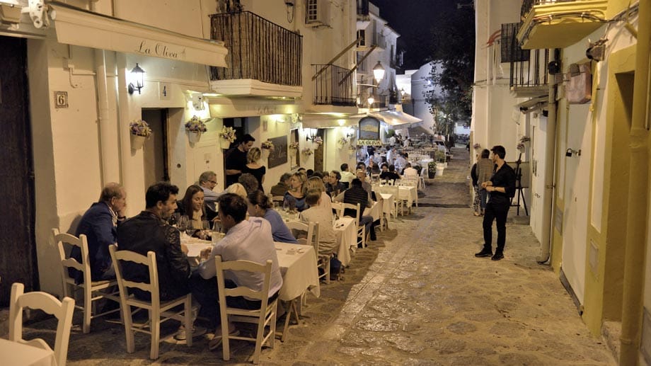 Edle Restaurants finden sich in der Altstadt, Dalt Villa, von Eivissa.