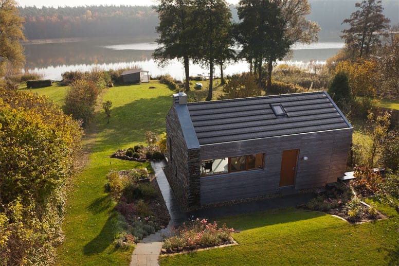 Das Haus am See aus einem neuen Blickwinkel: Thomas Rosenthal hat es samt Seeblick eingefangen.