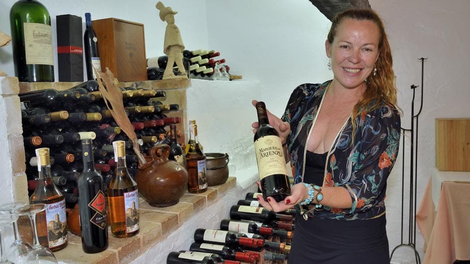 Abseits des großen Trubels serviert Gastwirtin Catalina Ramón Ferrer erlesene Weine und erstklassige mediterrane Gerichte.
