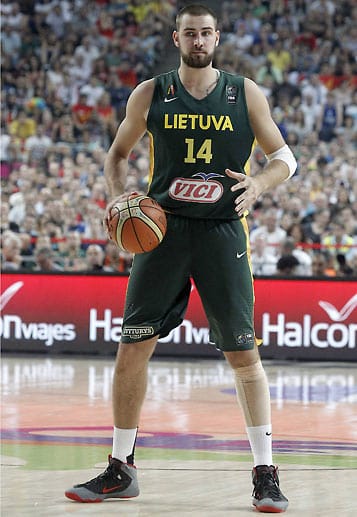 Jonas Valanciunas ist der Star der litauischen Nationalmannschaft. Der wurfstarke Center spielt aktuell in der NBA bei den Toronto Raptors und wurde 2013 bei der Europameisterschaft Zweiter.