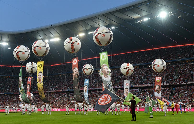 Zur Eröffnung empfängt der Rekordmeister den Hamburger SV. Davor werden die Klubs vorgestellt.