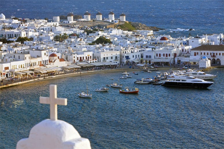 Mykonos ist eine Insel der Kykladen im Ägäischen Meer. Es wohnen über 10.000 Menschen auf der Insel.