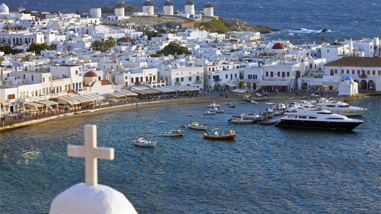 Mykonos ist eine Insel der Kykladen im Ägäischen Meer. Es wohnen über 10.000 Menschen auf der Insel.