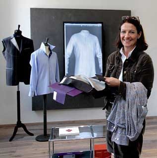 Jahrelange Erfahrung: Annette Schrittenloher, Eigentümerin der Maßmanufaktur Rieder in Herxheim (Pfalz) produziert Hemden sowie Blusen und lässt seit über 15 Jahren Anzüge mit Maßkonfektion fertigen.