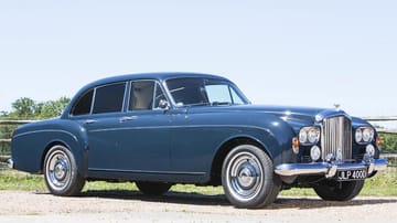 Seltene blaue Schönheit: Von diesem Bentley S3 Continental Flying Spur soll es 87 Stück geben. Und ein Exemplare, das einst "Rolling-Stone"-Mitglied Keith Richards gehörte, hat nun für eine Million Euro den Besitzer gewechselt.