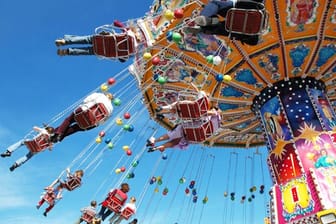 Wenn Sie es lieber etwas ruhiger angehen lassen, sollten Sie mit dem "Wellenflieger Circus Welt" fahren.