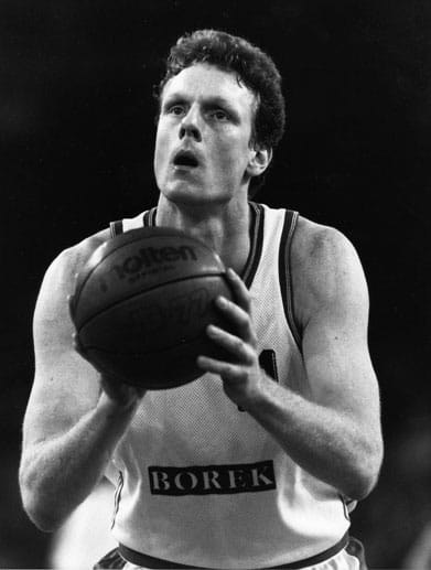 Der "Burning Skyscraper" Uwe Blab ist einer der wenigen deutschen Spieler, die sich über längere Zeit in der NBA halten konnten, auch wenn ihm dort die ganz große Karriere nicht gelang. Der Center mit den feuerroten Haaren lebt heute in Texas.