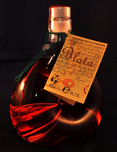 "Blota" ist niedersorbisch für "Sümpfe". Dr. Torsten Römer, der Schöpfer des Sloupisti-Whisky, führt für diesen Rum Zuckerrohrmelasse aus Indien, Pakistan, Sudan, Thailand, Paraguay, Ecuador und Kuba ein.